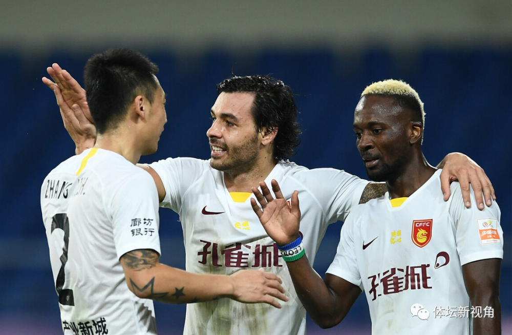  霍芬海姆锋线双星联手轰入四球  