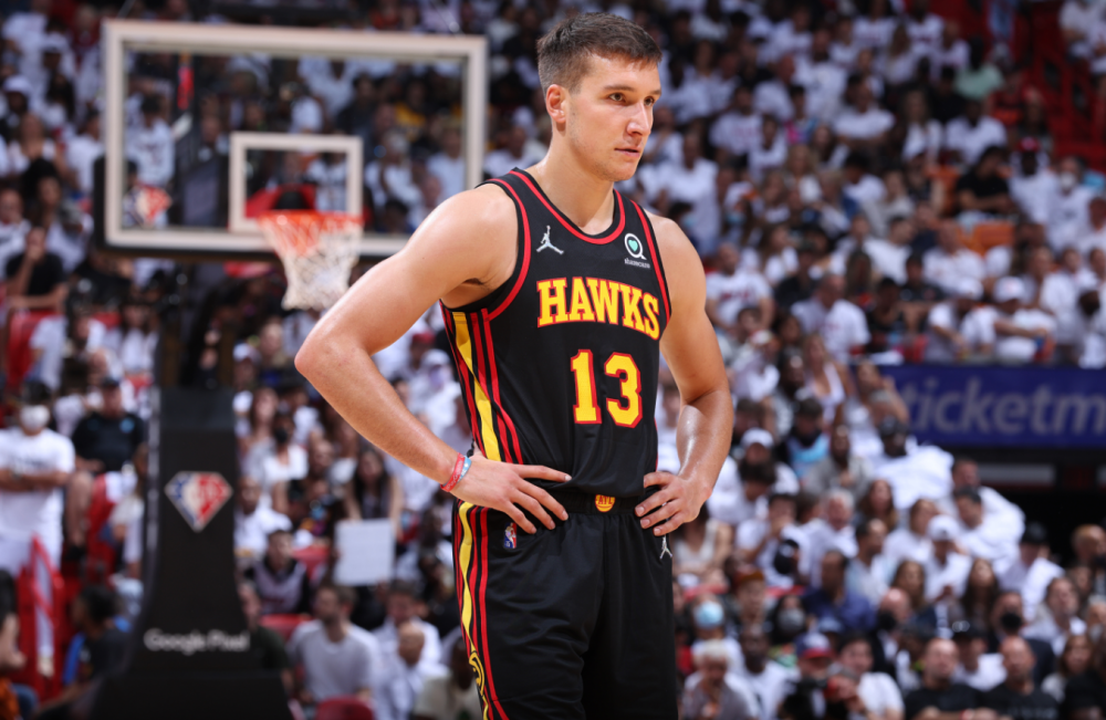  特雷杨超远三分压哨绝杀，老鹰险胜公牛止连败