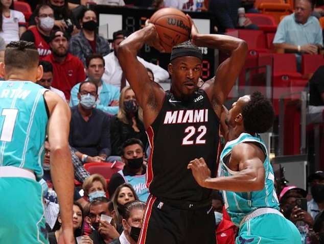  阿德巴约统治攻防热火力克黄蜂守住东部第四位置