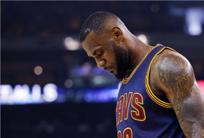  詹姆斯里程悲湖人惜败雷霆跌出附加赛